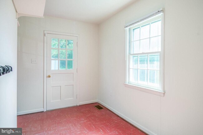 Building Photo - 5704 Helmsdale Ln