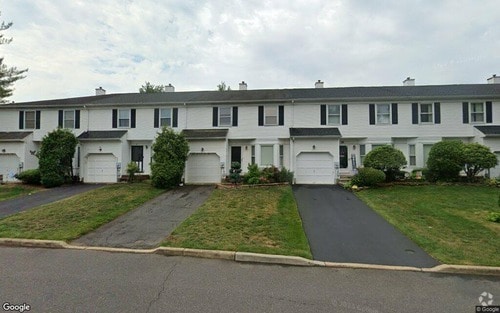 Building Photo - 2 Carriage Ln