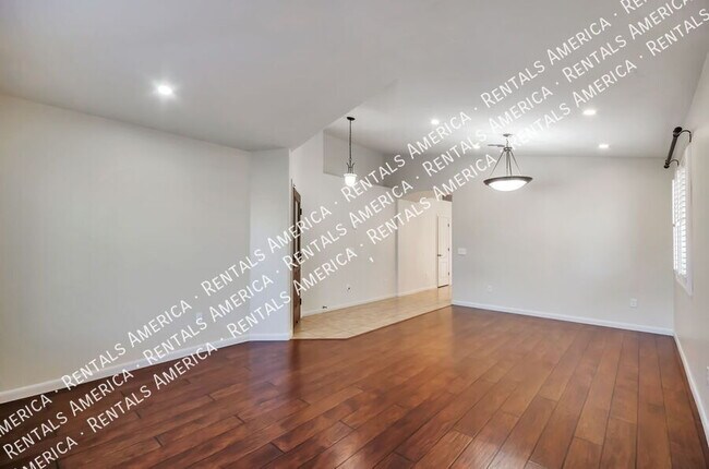 Building Photo - 219 W Calle Patio Lindo