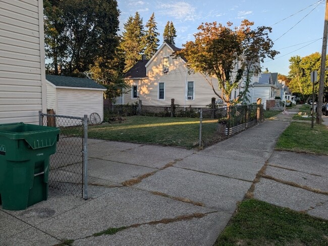 Foto del edificio - 2225 Poplar St