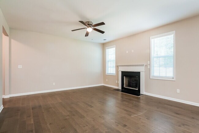 Building Photo - 316 E Webber Ln