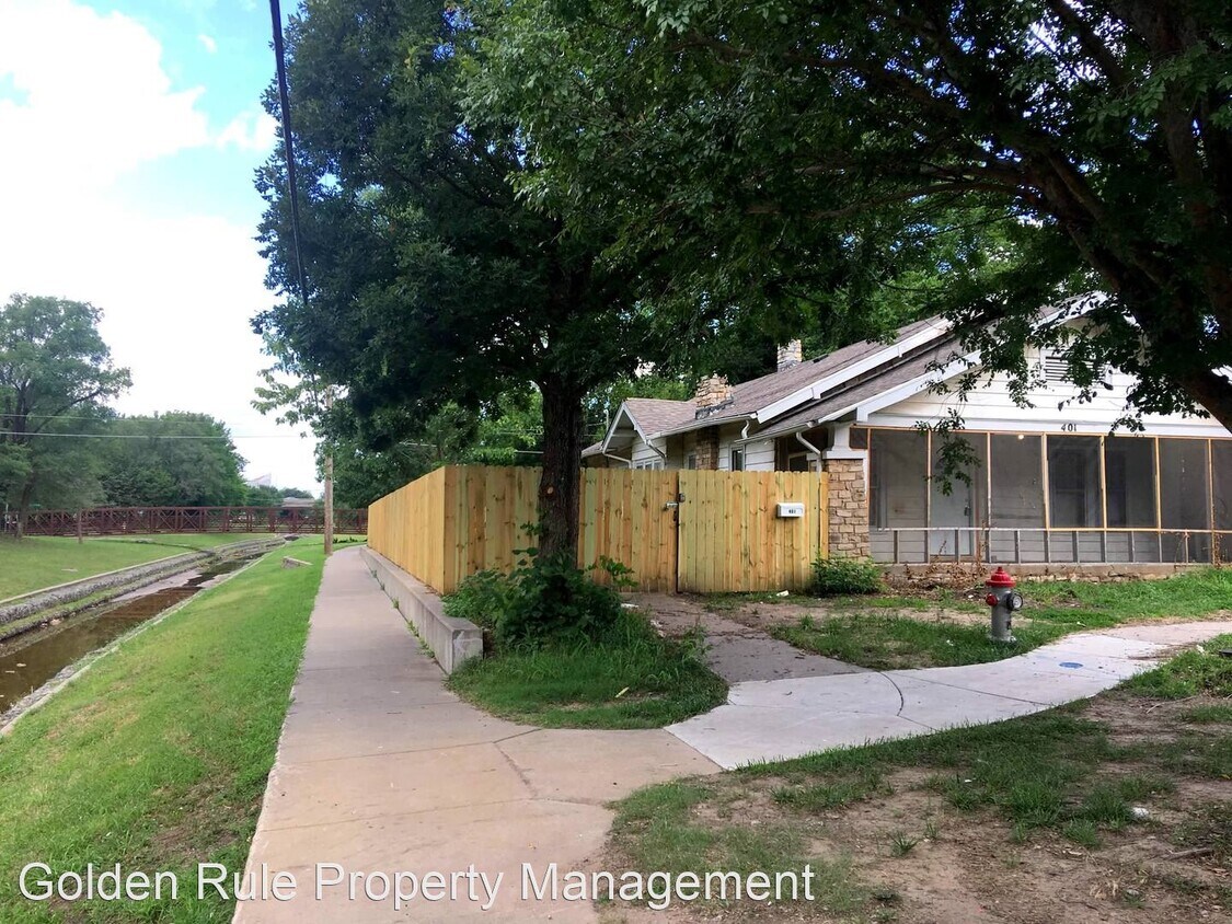 Primary Photo - 3 br, 1 bath House - 401 N Madison