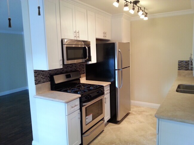 Foto del edificio - 4327 Clinton St