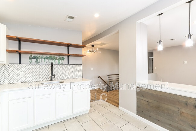 Building Photo - 300 D'Arcy Ave
