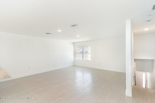 Building Photo - 1605 Par NE St