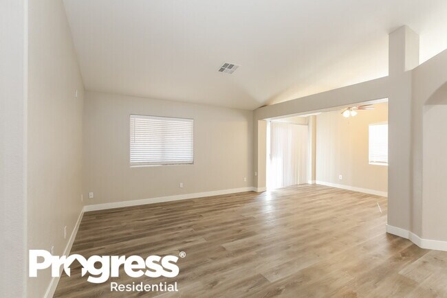 Building Photo - 633 Willowick Ave
