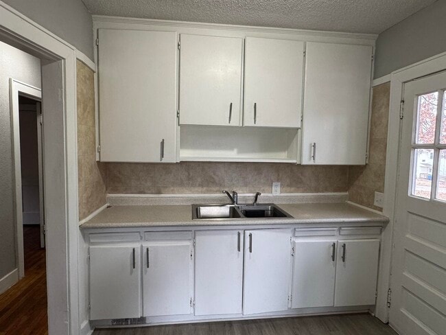 Foto del edificio - 824 Tremont Ave