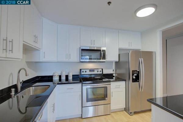 Building Photo - 555 Pierce St
