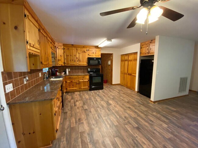 Building Photo - 3022 Centerville Rd
