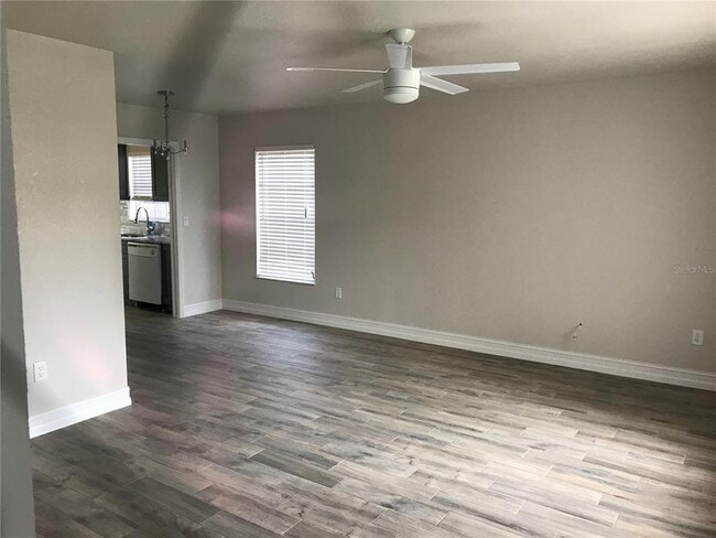 Foto del edificio - 21322 Stillwater Ave