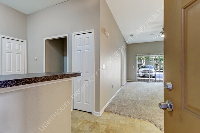 Foto del edificio - 6788 Manotak Oaks Dr