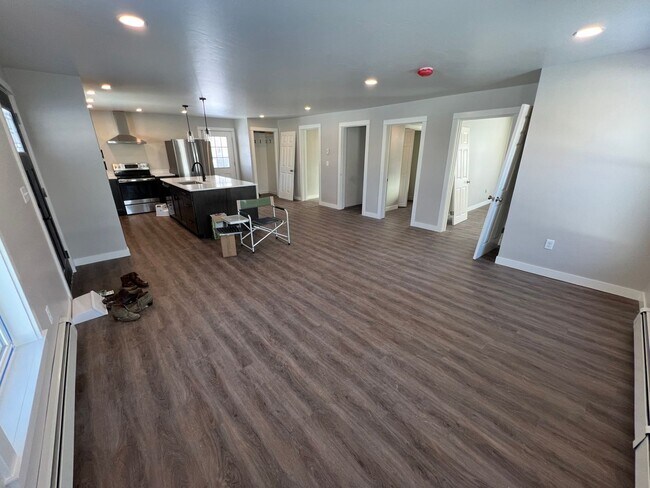Building Photo - 2 Bed 1 Bath Fully Remodeled Home W/ Detac...