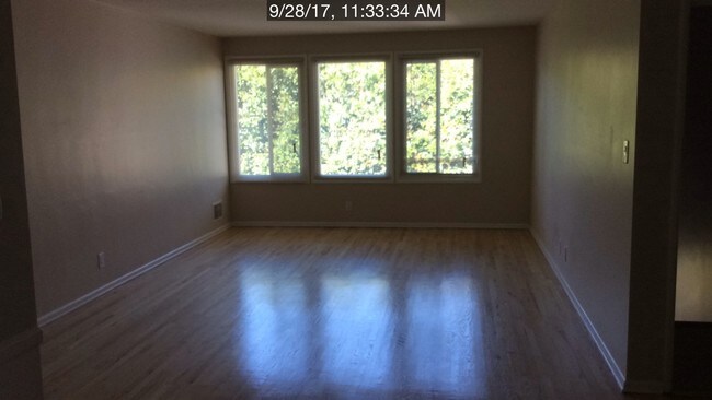 Foto del edificio - 442 Landfair Ave