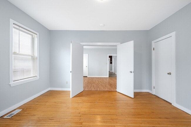 Building Photo - Close Proximity to Clark University!