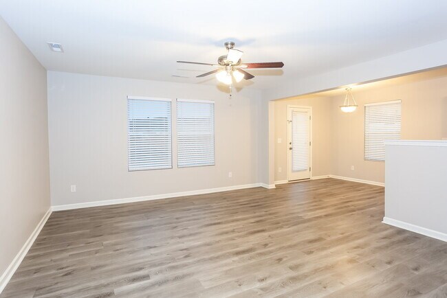 Foto del edificio - 1083 Manston Pl SW