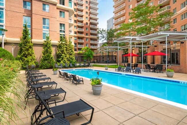 Building Photo - The Alexander Apartments