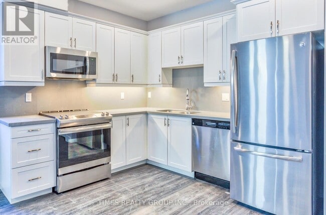 Building Photo - 175 Hunter St E