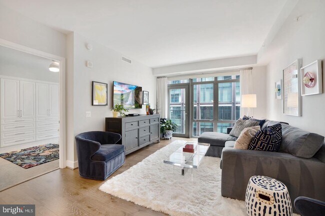 Foto del edificio - 7171 Woodmont Ave