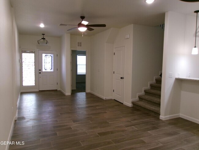 Building Photo - 1060 Hoppas Ct