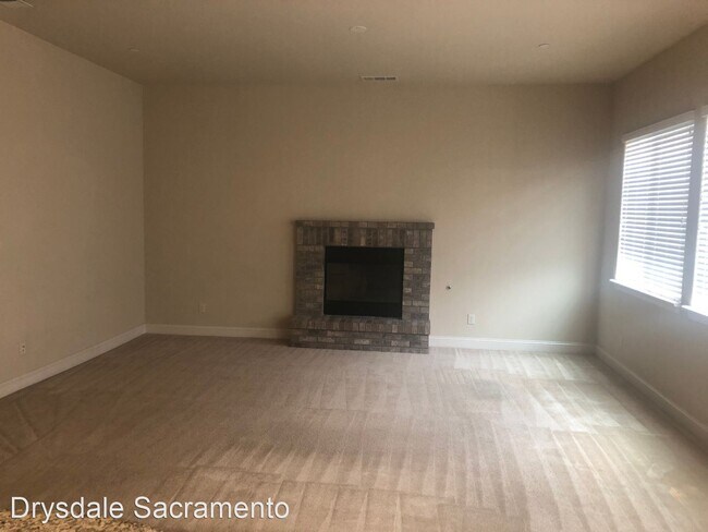 Foto del edificio - 5 br, 3.5 bath House - 5801 Almond Avenue