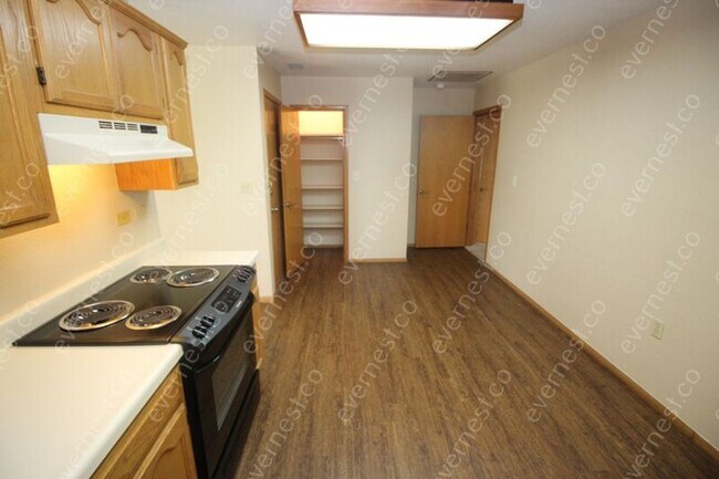 Building Photo - 3425 N Ironwood Ave