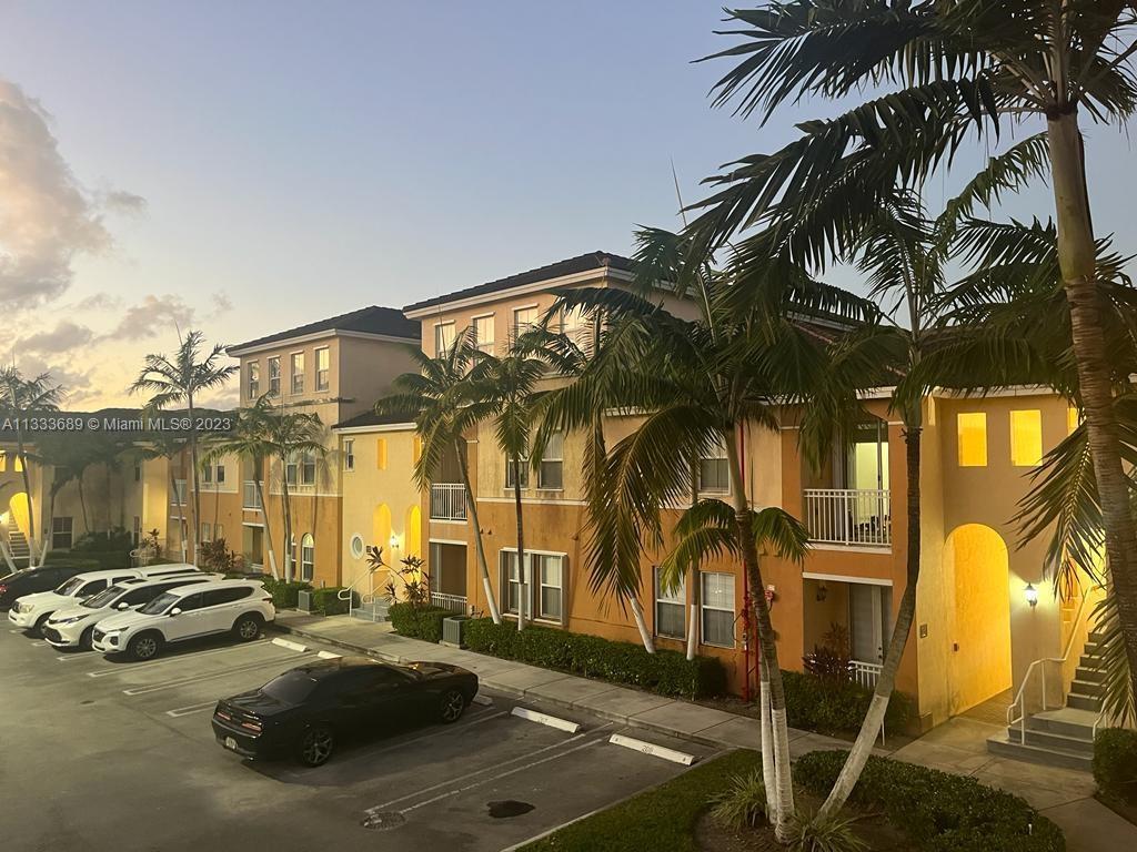 10012 NW 7th St Unit 202, Miami, FL 33172 Room for Rent in Miami, FL