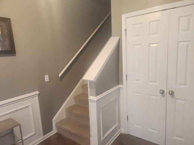 Building Photo - University Park Home, Available in August