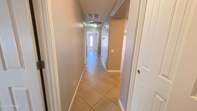 Foto del edificio - 1744 Maddison Cir