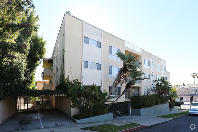 Building Photo - 10394 Rochester Ave