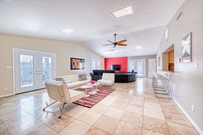 Building Photo - Great Biltmore Area Location