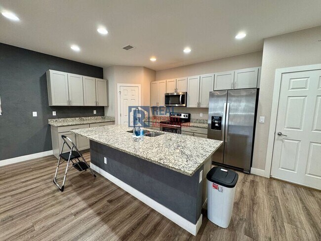 Building Photo - 16015 E Bolling Dr