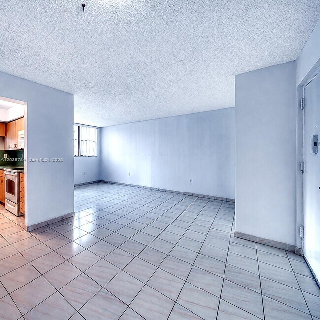 Foto del edificio - 9440 W Flagler St