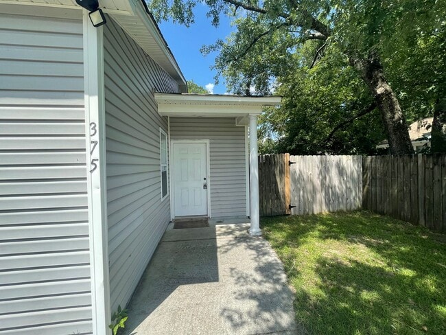 Photo - 375 Lullwater Dr House