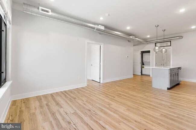 Building Photo - 2440 Kensington Ave