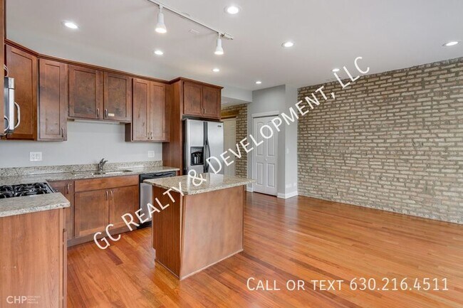 Foto del edificio - 3205 W Division St