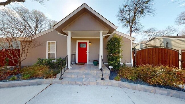 Building Photo - Stylish & bright Ridglea North home steps from Berney Park