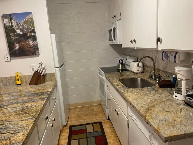 Building Photo - Great location near Heavenly - Spacious 2 ...
