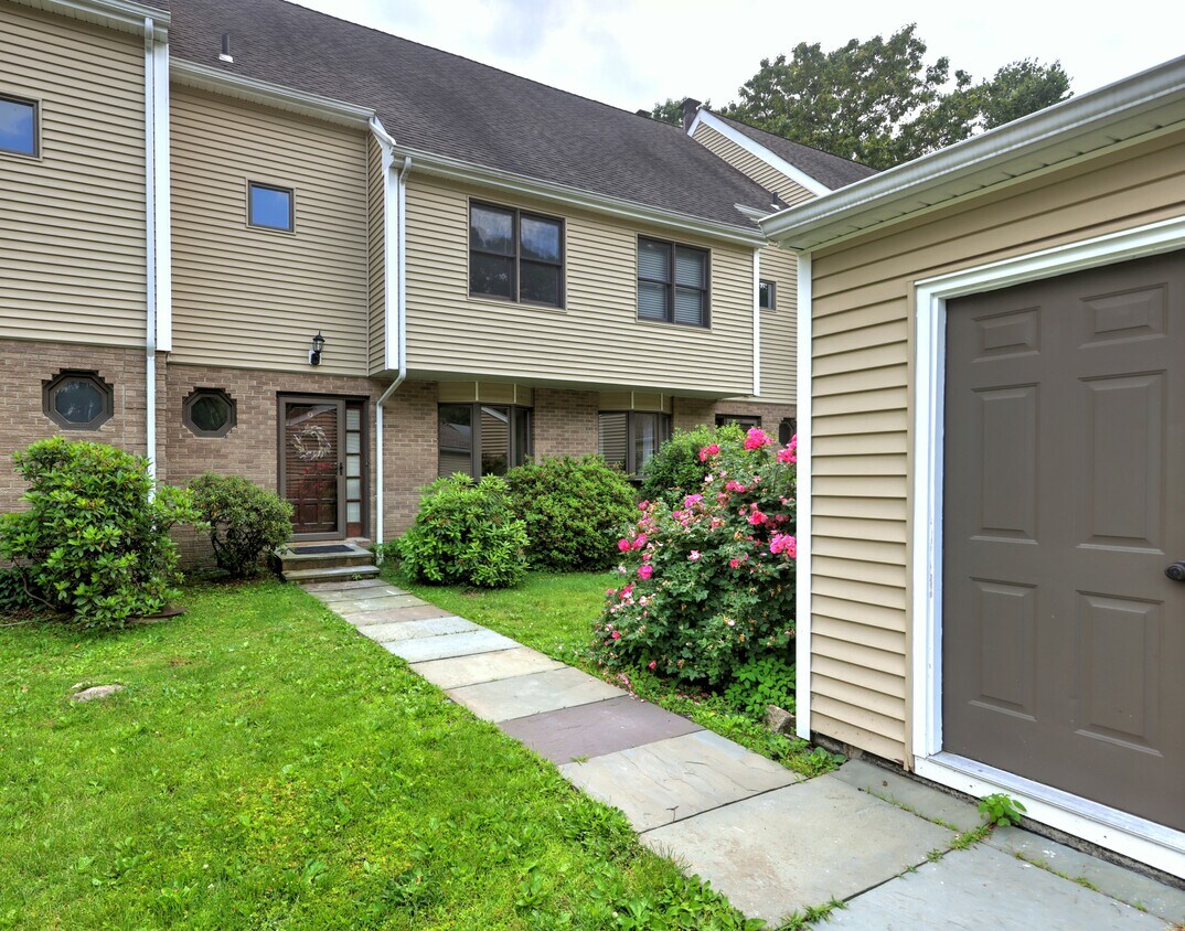 9 De Marchis Dr, Shelton, CT 06484 Townhome Rentals in Shelton CT