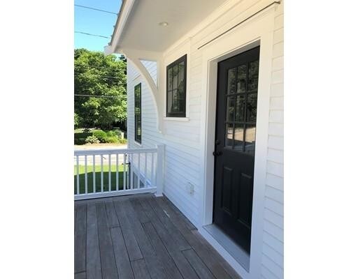 Building Photo - 295 St George St