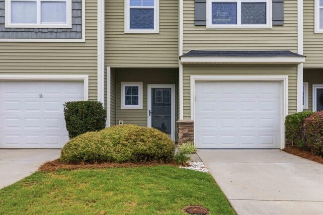 Photo - 730 Elmbrook Dr House