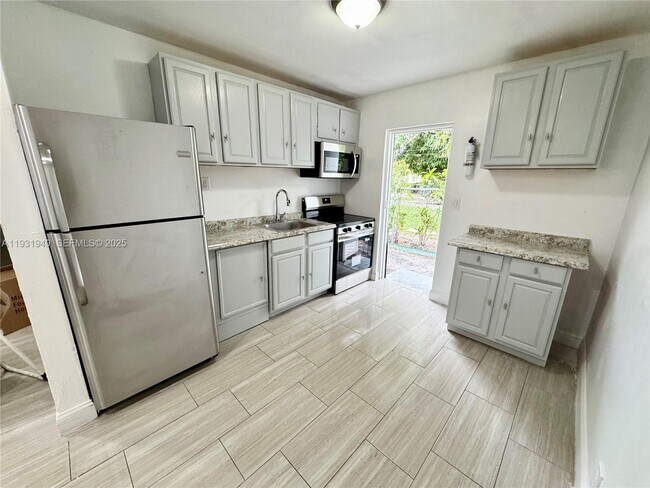 Foto del edificio - 631 NW 11th Ave