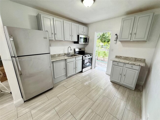 Building Photo - 631 NW 11th Ave