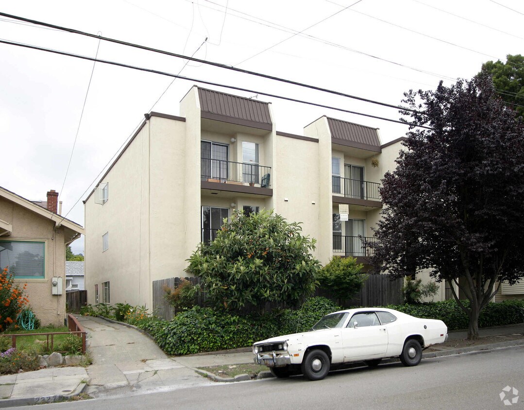 Building Photo - 2229 McGee Ave