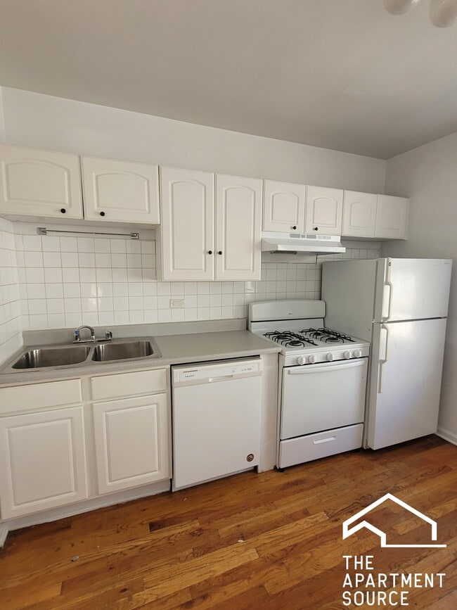 Building Photo - 5026 N Springfield Ave