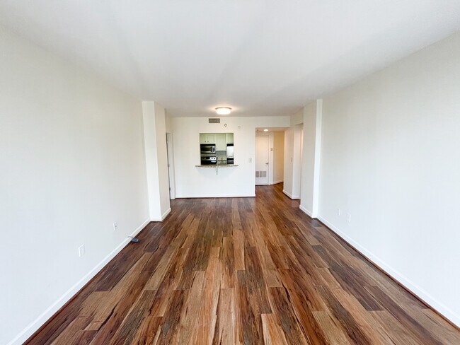 Living/Family Room - 1280 W Peachtree St NW