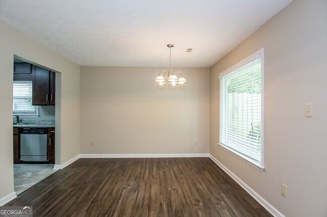 Building Photo - 330 Cornwallis Way