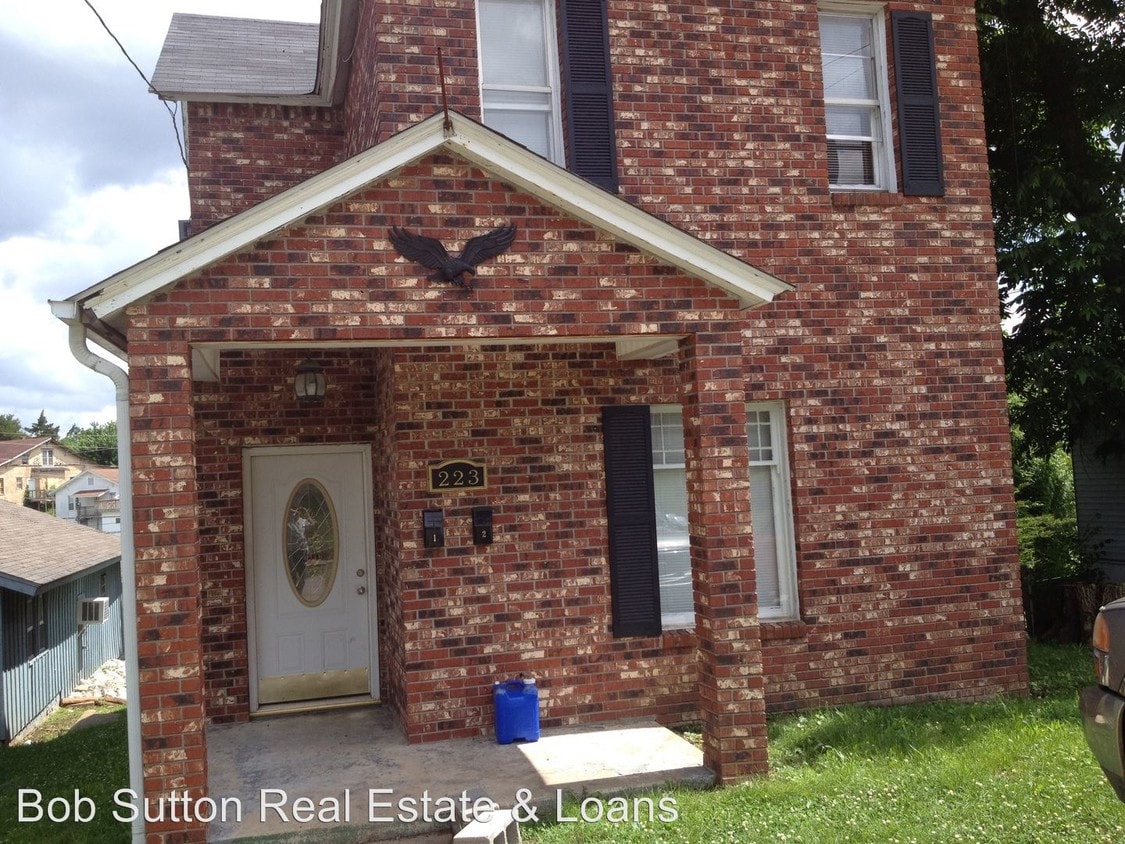 223 College St, Poplar Bluff, MO 63901 Condo for Rent in Poplar Bluff