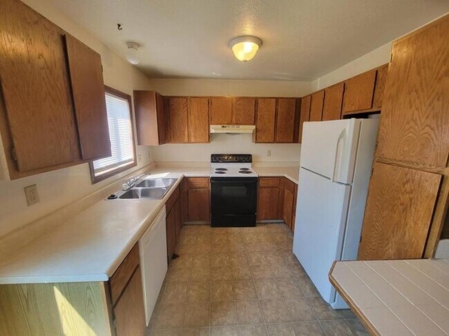 Foto del edificio - 4 bedroom in Billings MT 59101