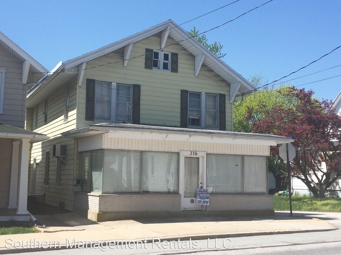 3 br, 1 bath House 376 W. Main St. 1st F... House Rental in