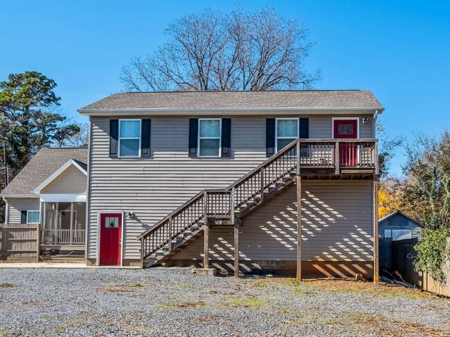 Photo - Unique Live/Work Opportunity With Large Fenced Yard Plus Outdoor Storage Apartment